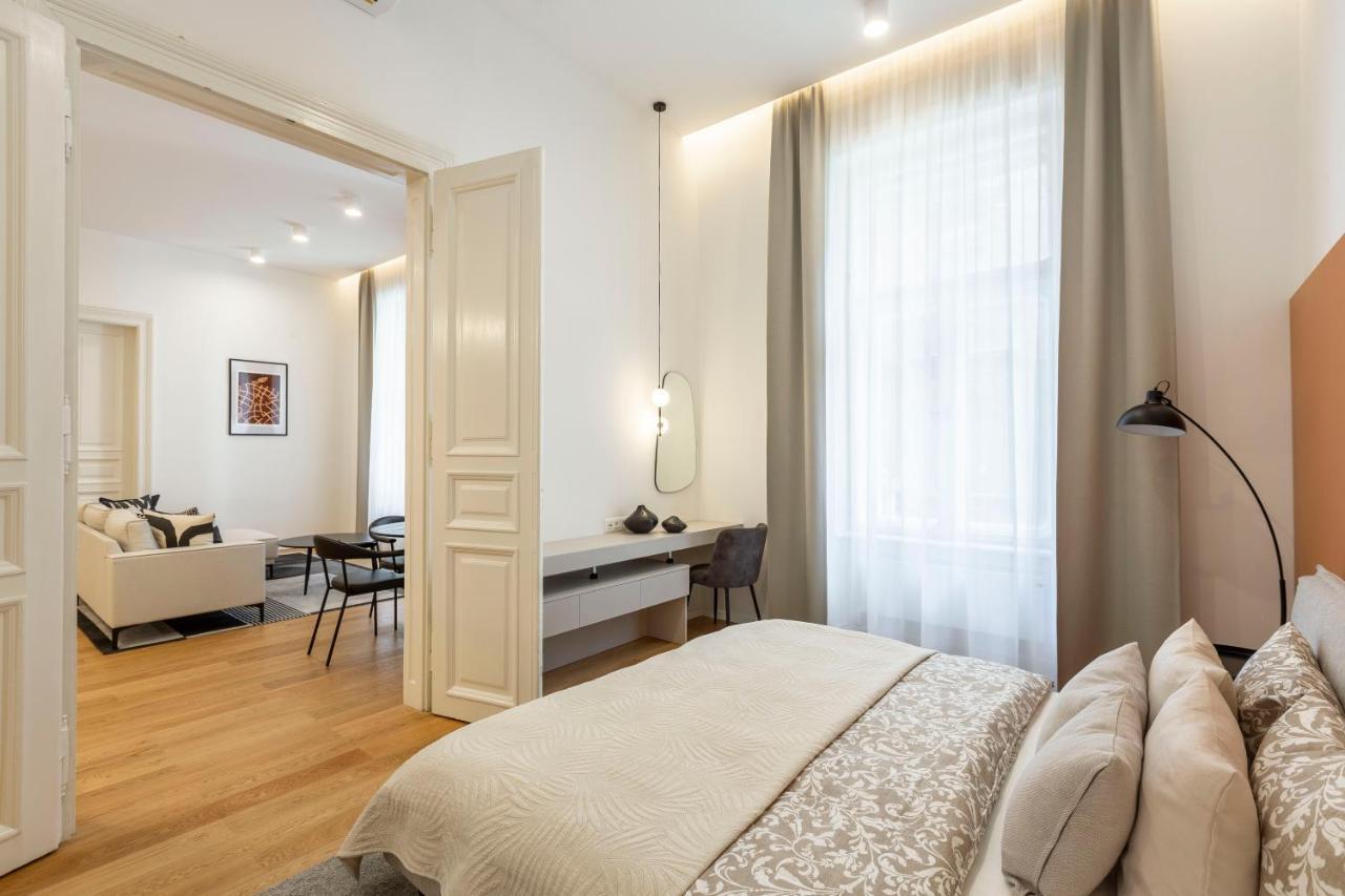 Luxurious Minimalist Residence With Sauna By Prestige Homes Budapest Eksteriør billede