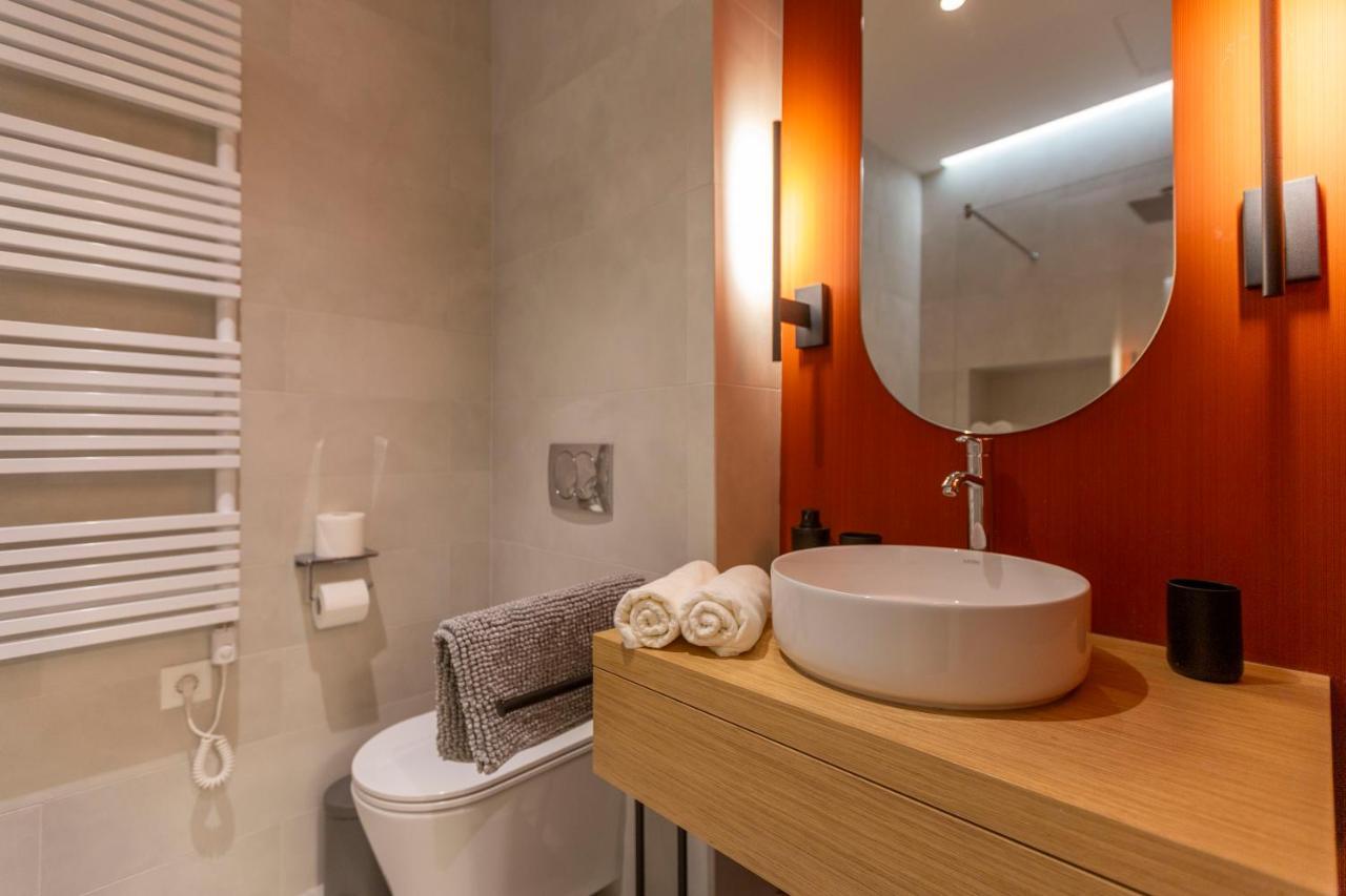 Luxurious Minimalist Residence With Sauna By Prestige Homes Budapest Eksteriør billede