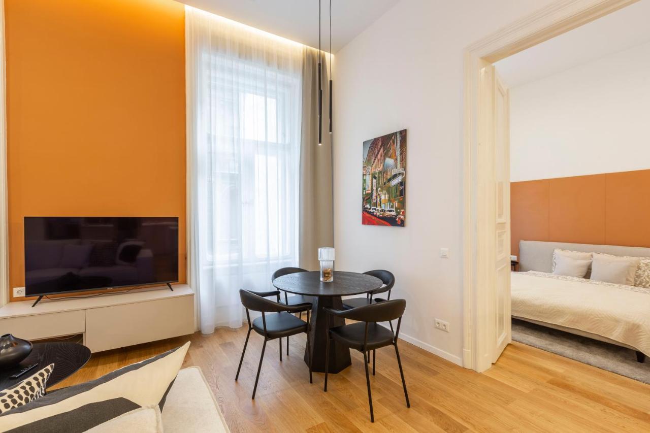 Luxurious Minimalist Residence With Sauna By Prestige Homes Budapest Eksteriør billede