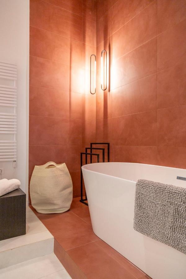 Luxurious Minimalist Residence With Sauna By Prestige Homes Budapest Eksteriør billede