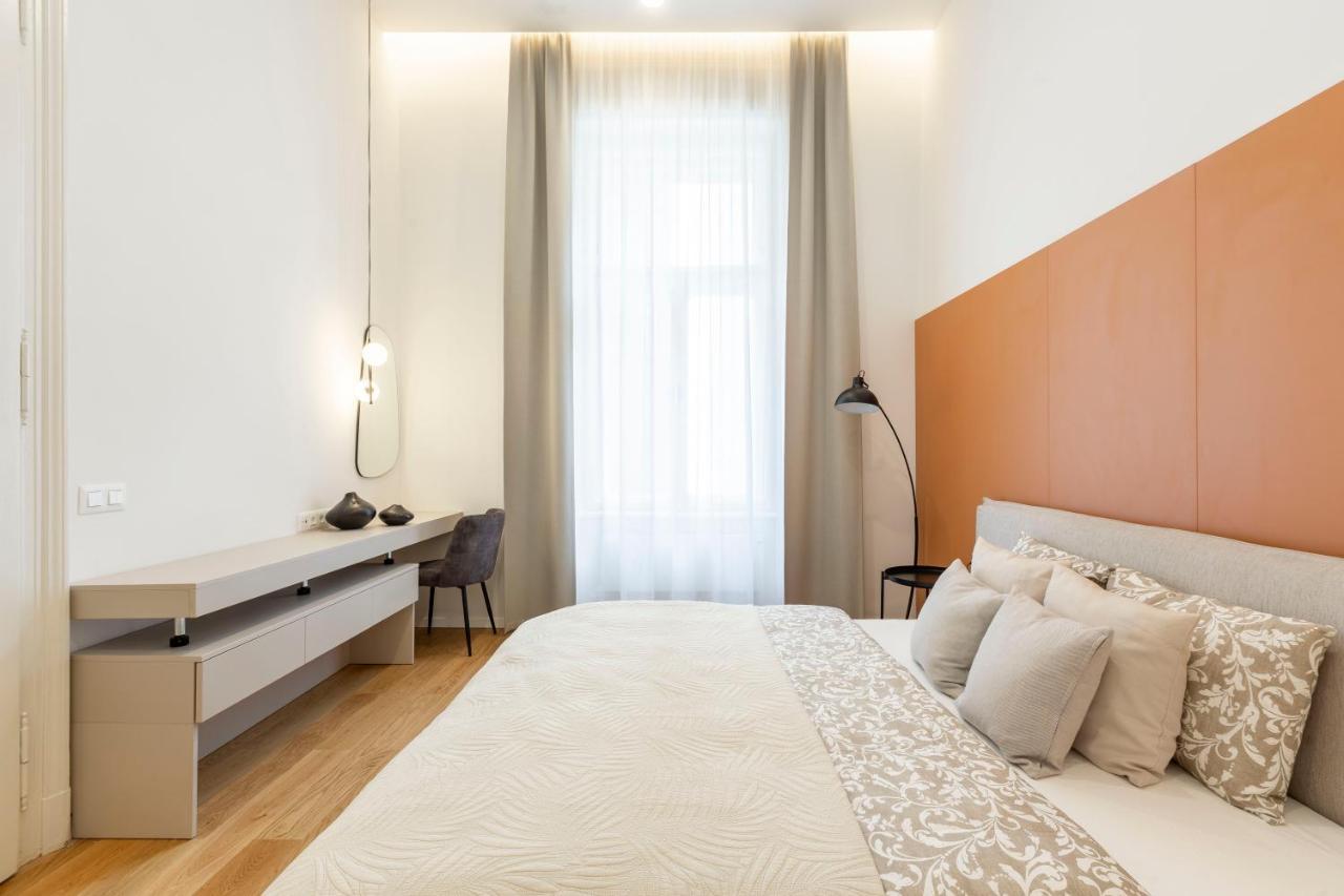 Luxurious Minimalist Residence With Sauna By Prestige Homes Budapest Eksteriør billede