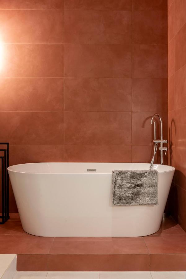 Luxurious Minimalist Residence With Sauna By Prestige Homes Budapest Eksteriør billede