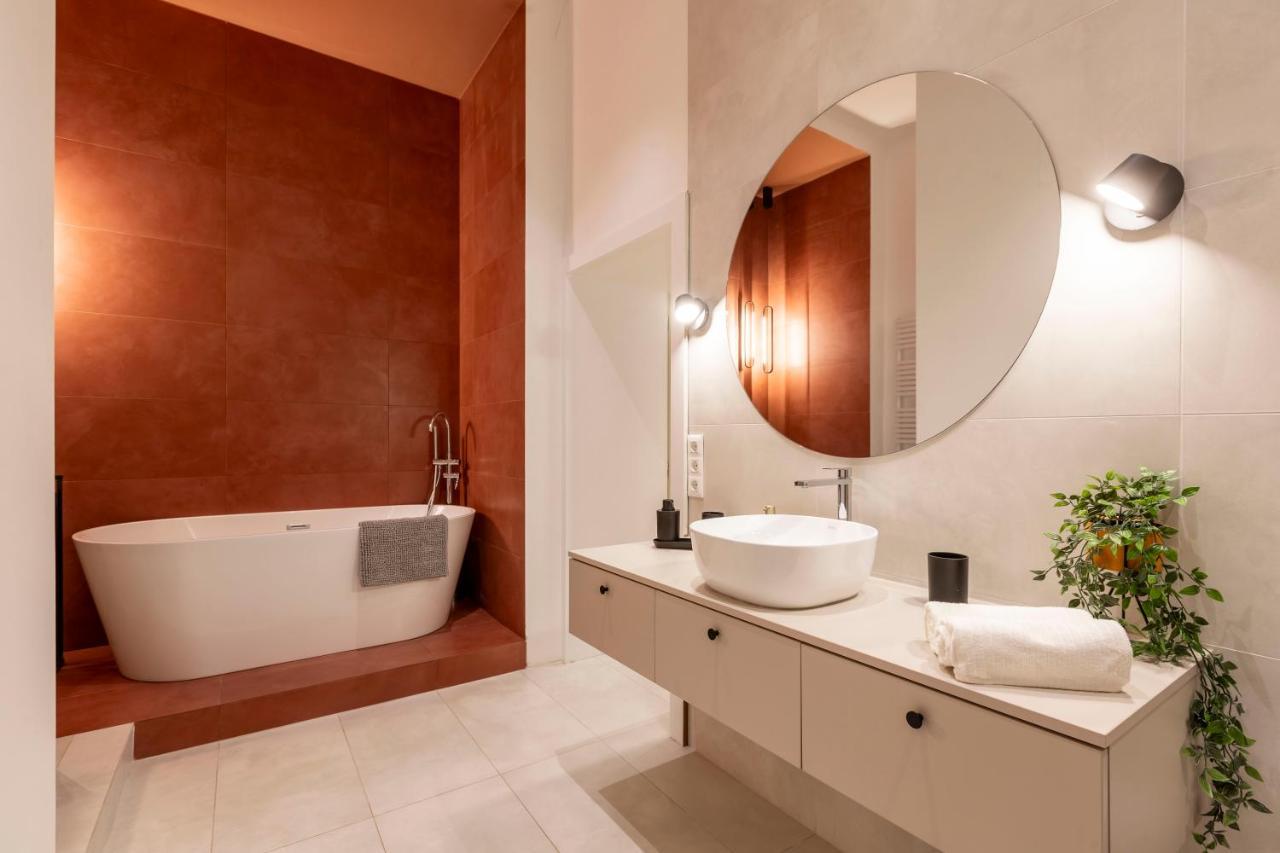 Luxurious Minimalist Residence With Sauna By Prestige Homes Budapest Eksteriør billede